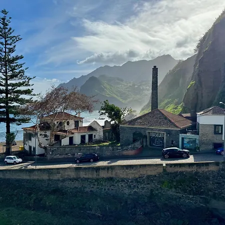 Sea Breeze Boutique House *