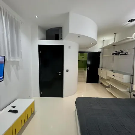 Sea Breeze Boutique House *